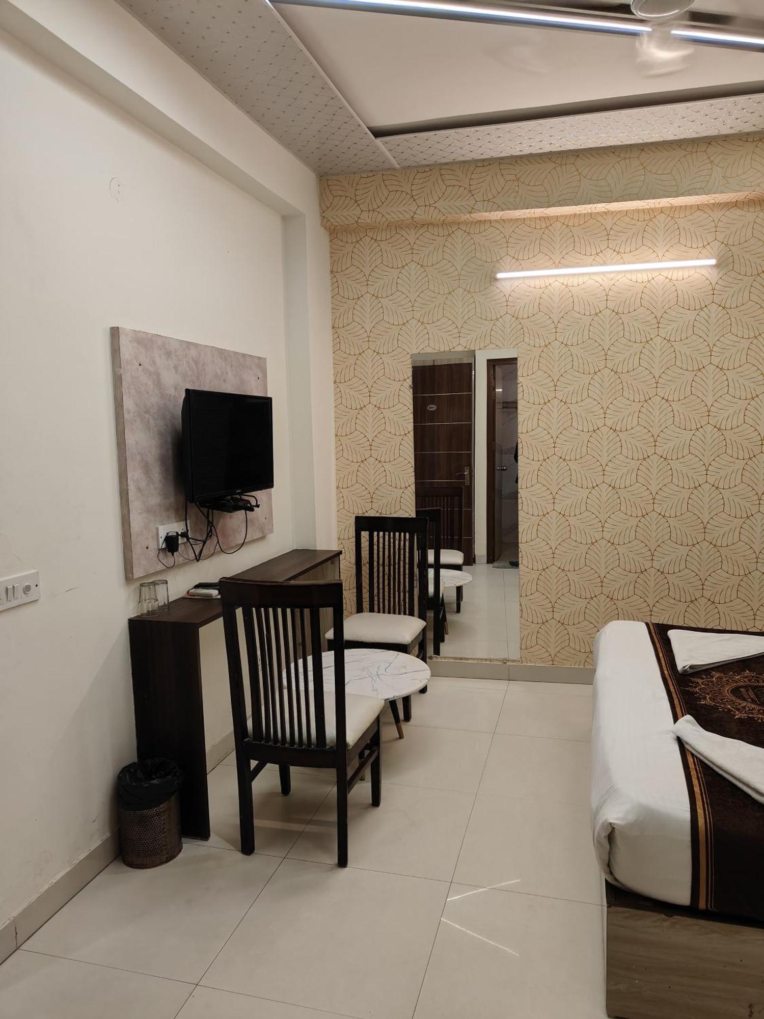 Hotel Smart Plaza نيودلهي المظهر الخارجي الصورة