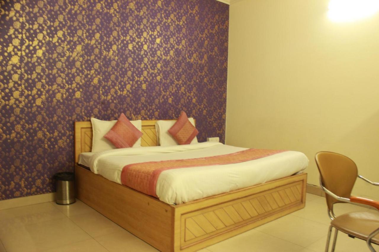 Hotel Smart Plaza نيودلهي المظهر الخارجي الصورة
